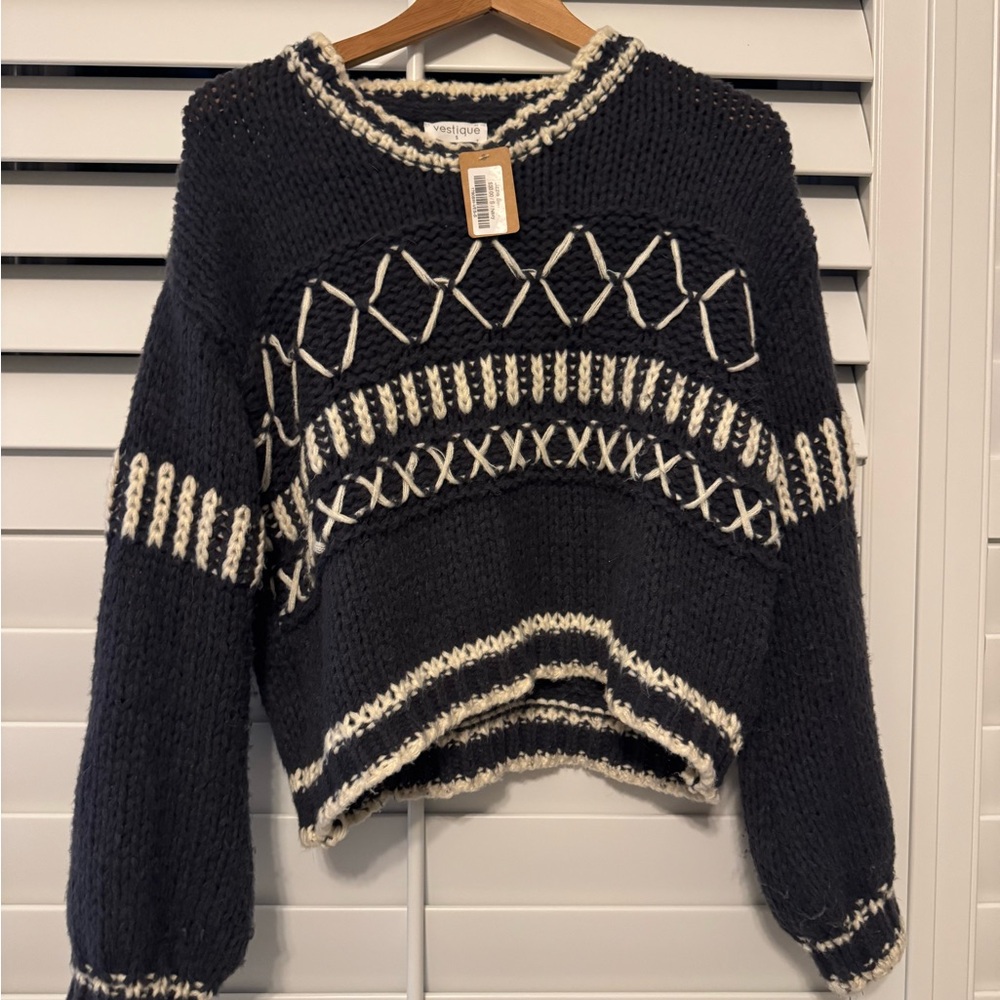Vestique Navy and Cream Patterned Sweater